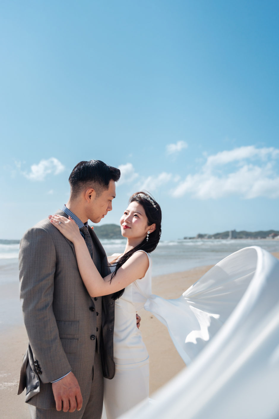 青い空と海とウェディングフォト