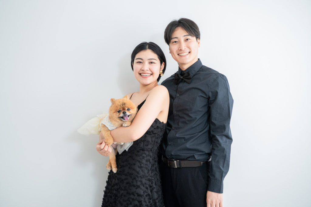 愛犬と一緒に撮るスタジオウェディングフォト