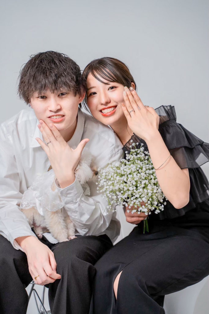 INAI WEDDING 東京で撮影された愛犬と一緒のエンゲージメントフォト