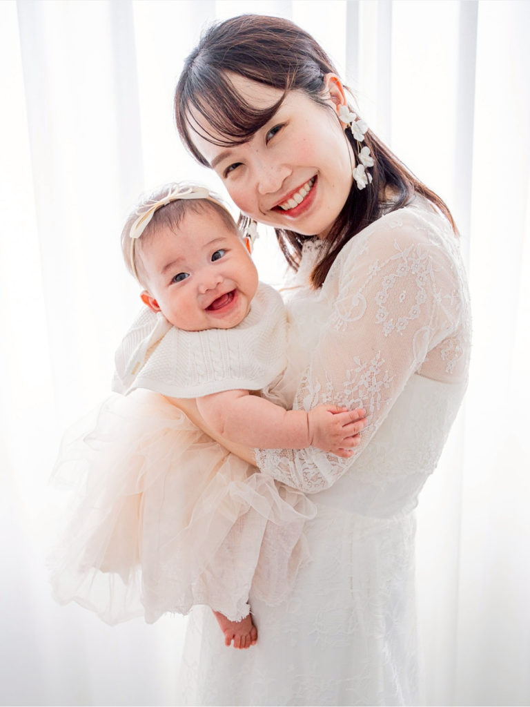 自然光の入るセルフ写真館で撮影した結婚記念日ウェディングフォト体験