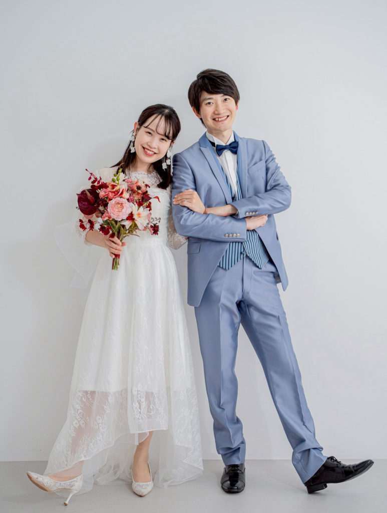 自然光の入るセルフ写真館で撮影した結婚記念日ウェディングフォト体験