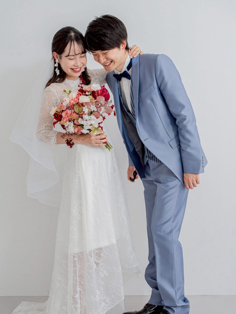 自然光の入るセルフ写真館で撮影した結婚記念日ウェディングフォト体験