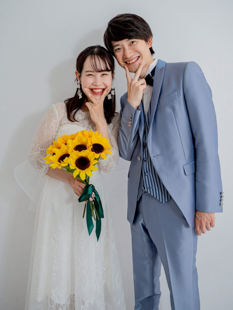 自然光の入るセルフ写真館で撮影した結婚記念日ウェディングフォト体験