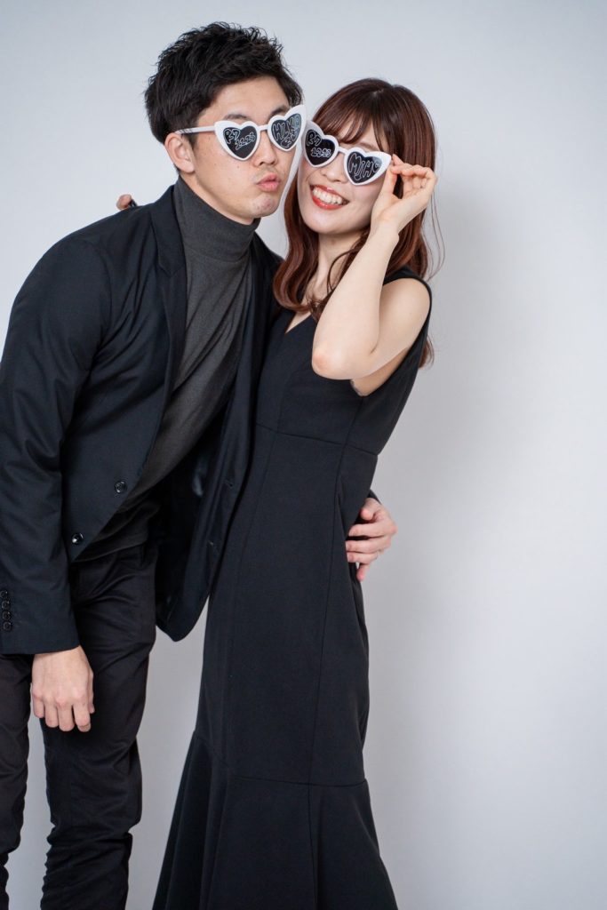 入籍フォト ハート型ペアサングラスショット