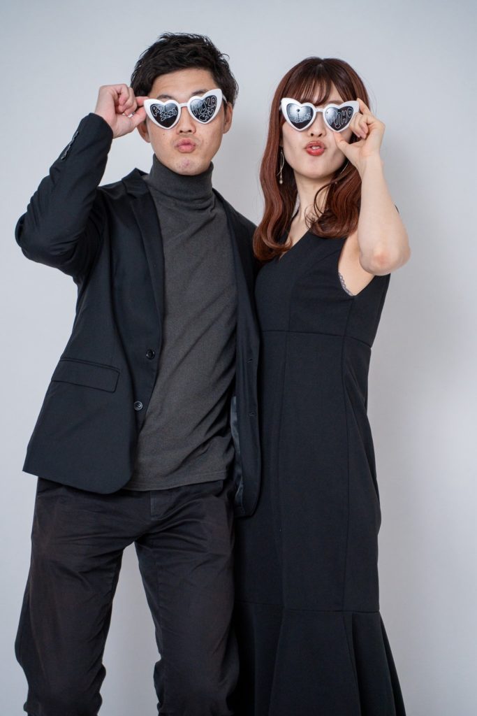 入籍フォト ハート型ペアサングラスショット
