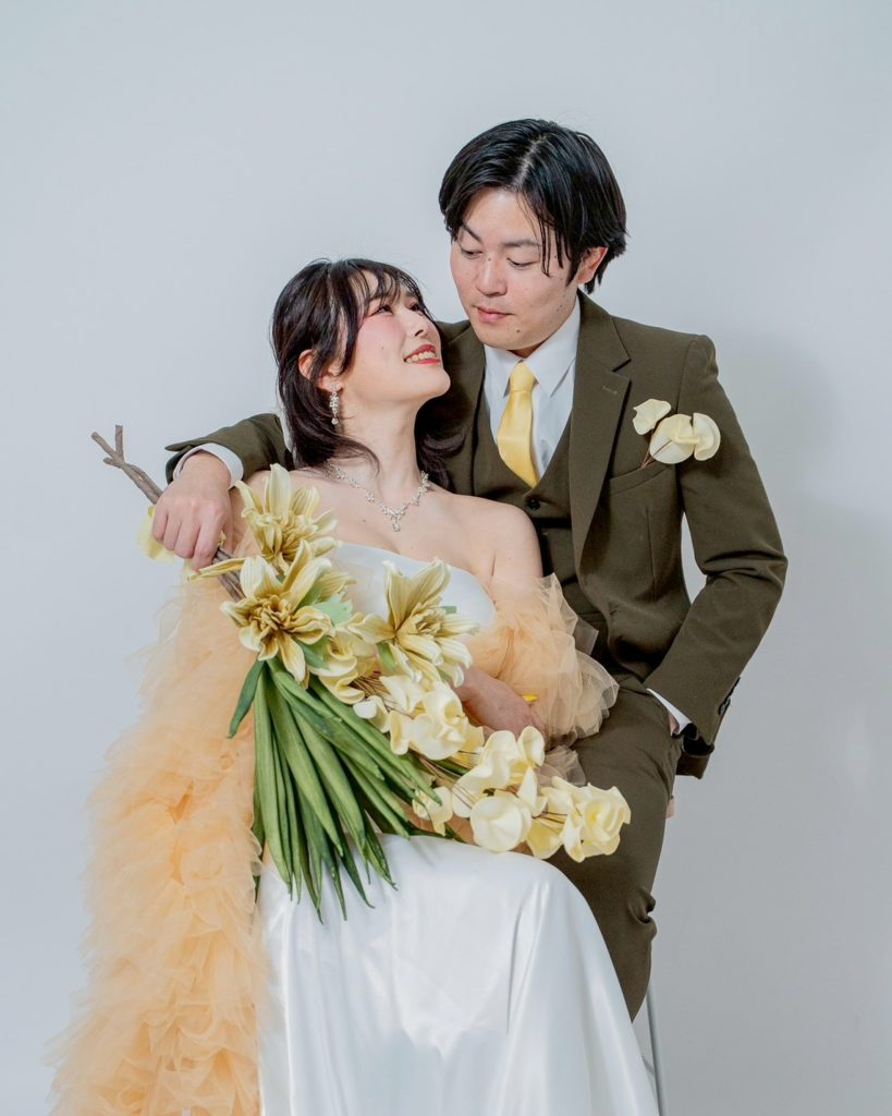 入籍フォト見つめ合いショット