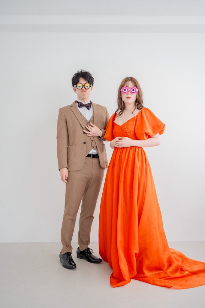 入籍フォト面白サングラスショット