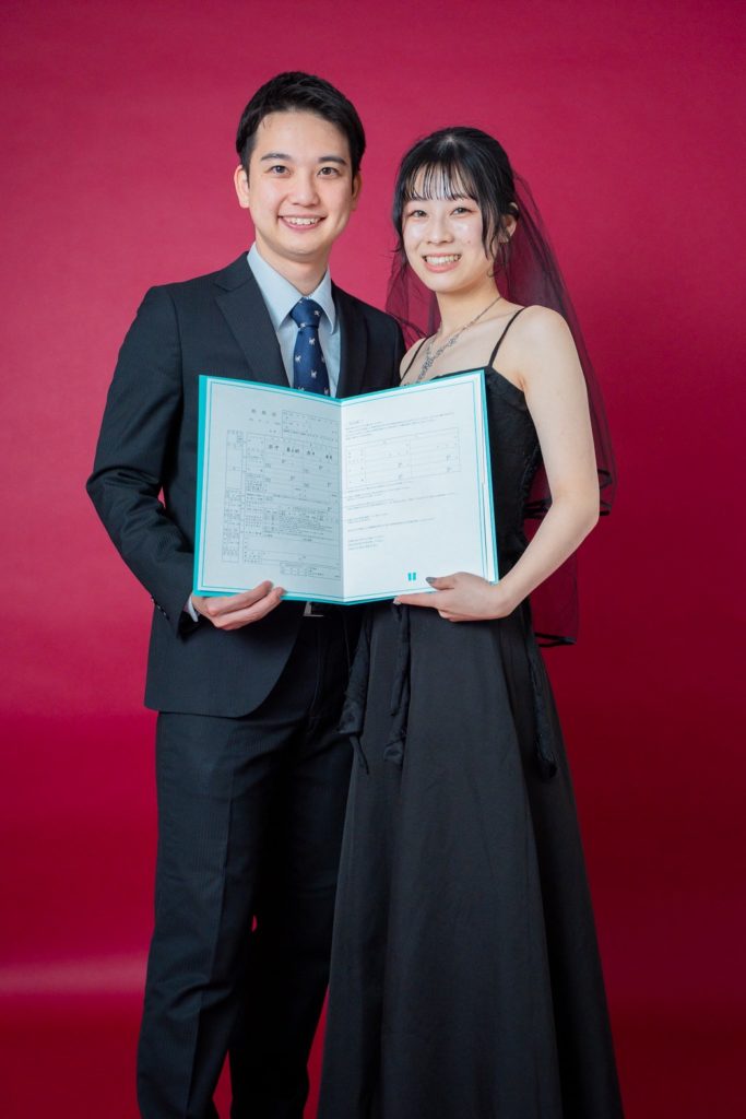 入籍フォト婚姻届ショット