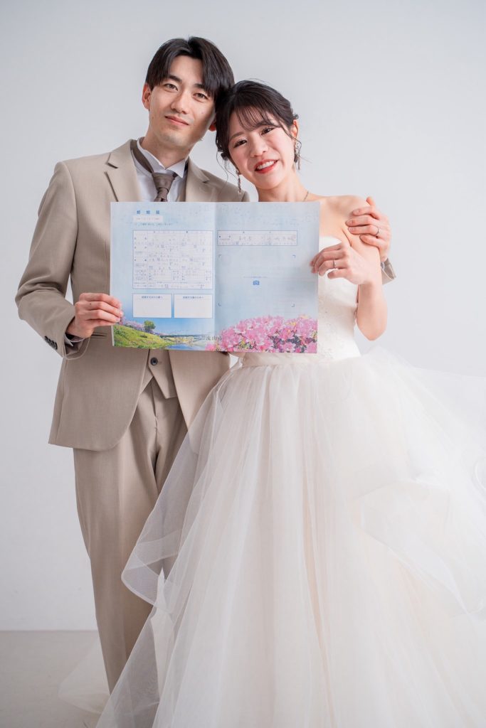 入籍フォト婚姻届ショット