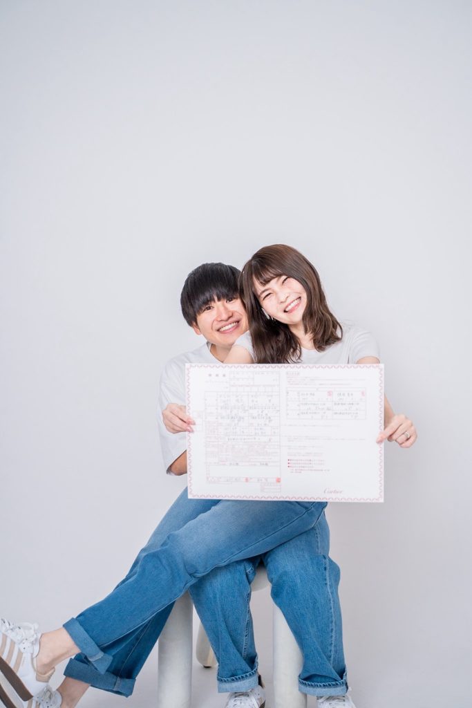 入籍フォト婚姻届ショット