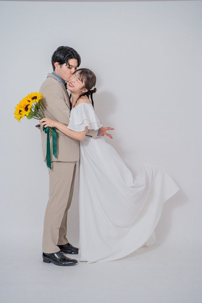 入籍フォトハグキスショット