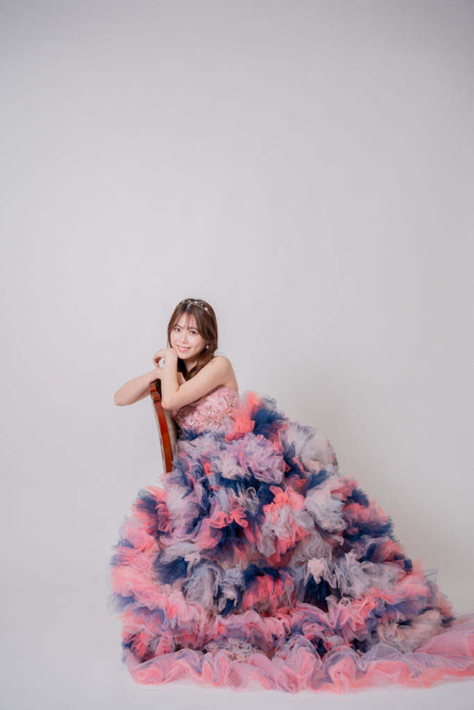 カラードレス専門セルフ前撮りスタジオ大阪で撮影